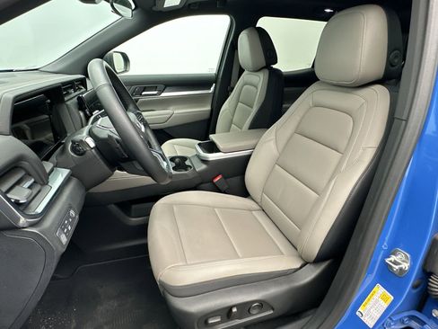 Certified 2025 GMC Terrain Elevation w/ Elevation Premium Package AWD/4WD image 5