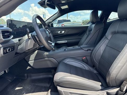 Used 2025 Ford Mustang GT Premium RWD image 12