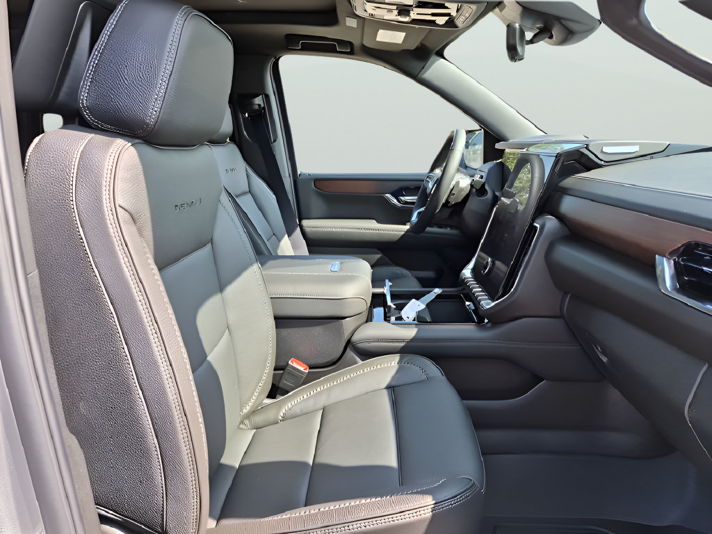 New 2026 GMC Yukon Denali w/ Denali Reserve Package AWD/4WD image 38