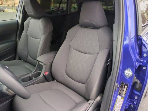 Used 2024 Toyota Corolla Cross LE FWD image 11