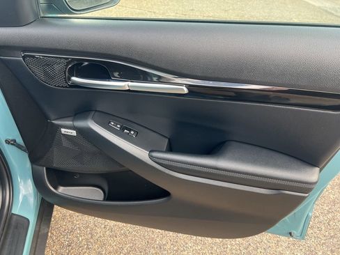 Certified 2024 Kia Seltos SX w/ SX Sunroof Package image 24