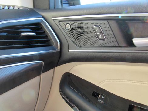 Used 2020 Ford Edge Titanium w/ Equipment Group 301A image 24