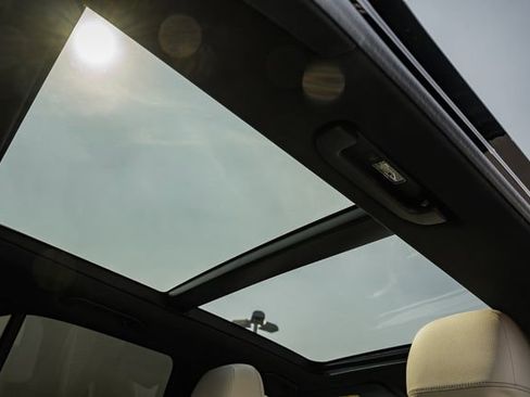 Used 2025 Mercedes-Benz GLE 450e 4MATIC image 34