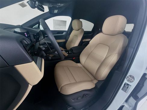 New 2026 Porsche Cayenne Coupe AWD/4WD image 5