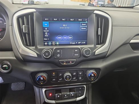 Used 2024 GMC Terrain SLT image 20