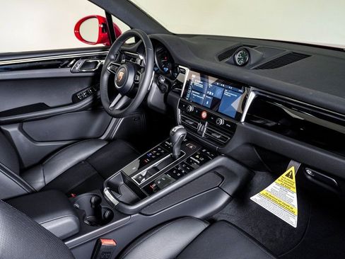 New 2026 Porsche Macan image 14