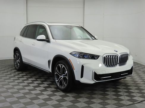 New 2026 BMW X5 xDrive40i w/ Climate Comfort Package image 3