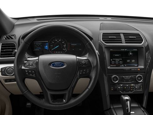 Used 2017 Ford Explorer XLT w/ Equipment Group 202A AWD/4WD image 7