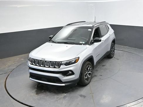Used 2025 Jeep Compass Limited AWD/4WD image 39