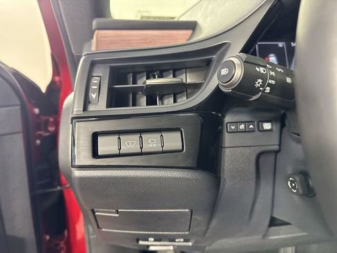 Certified 2025 Lexus ES 300h Ultra Luxury image 17