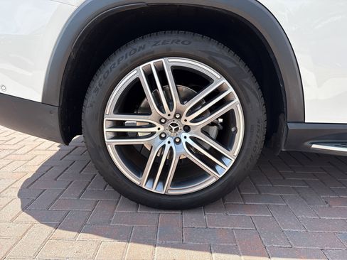 Used 2022 Mercedes-Benz GLS 450 4MATIC image 13