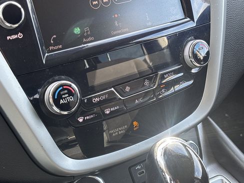 Used 2020 Nissan Murano SV image 17