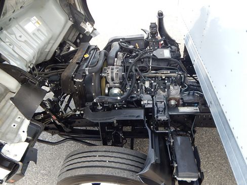 Used 2018 Isuzu NPR image 24