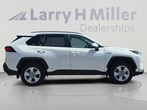 Used 2019 Toyota RAV4 XLE AWD/4WD image 6