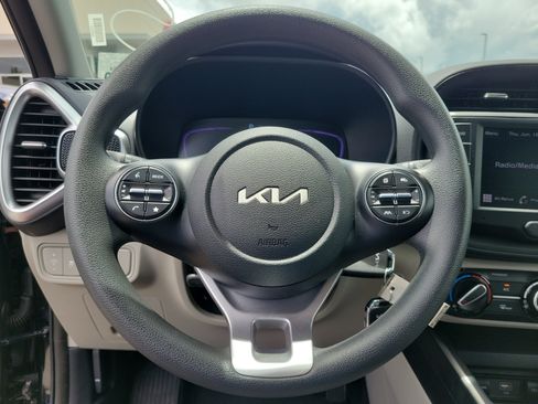 Certified 2025 Kia Soul LX w/ LX Technology Package FWD image 21
