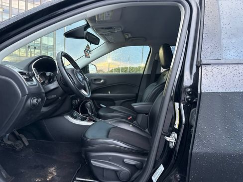Used 2018 Jeep Compass Latitude AWD/4WD image 2
