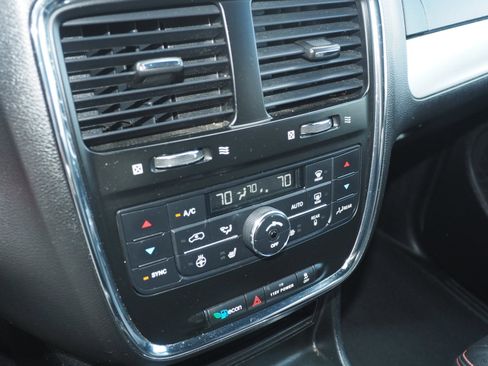 Used 2017 Dodge Grand Caravan GT image 21