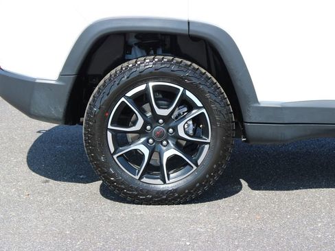 Used 2025 Jeep Compass Trailhawk AWD/4WD image 13