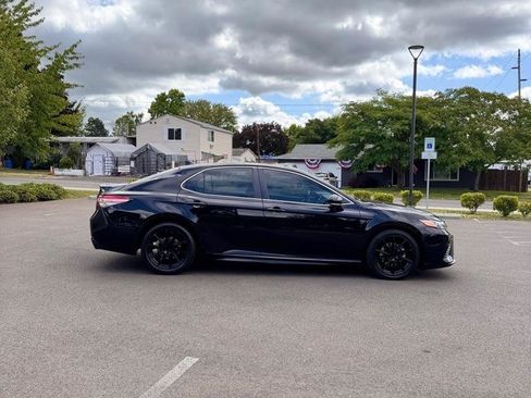 Used 2019 Toyota Camry SE w/ Convenience Package FWD image 4