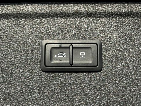 Used 2024 Audi Q5 2.0T Premium w/ Convenience Package image 13