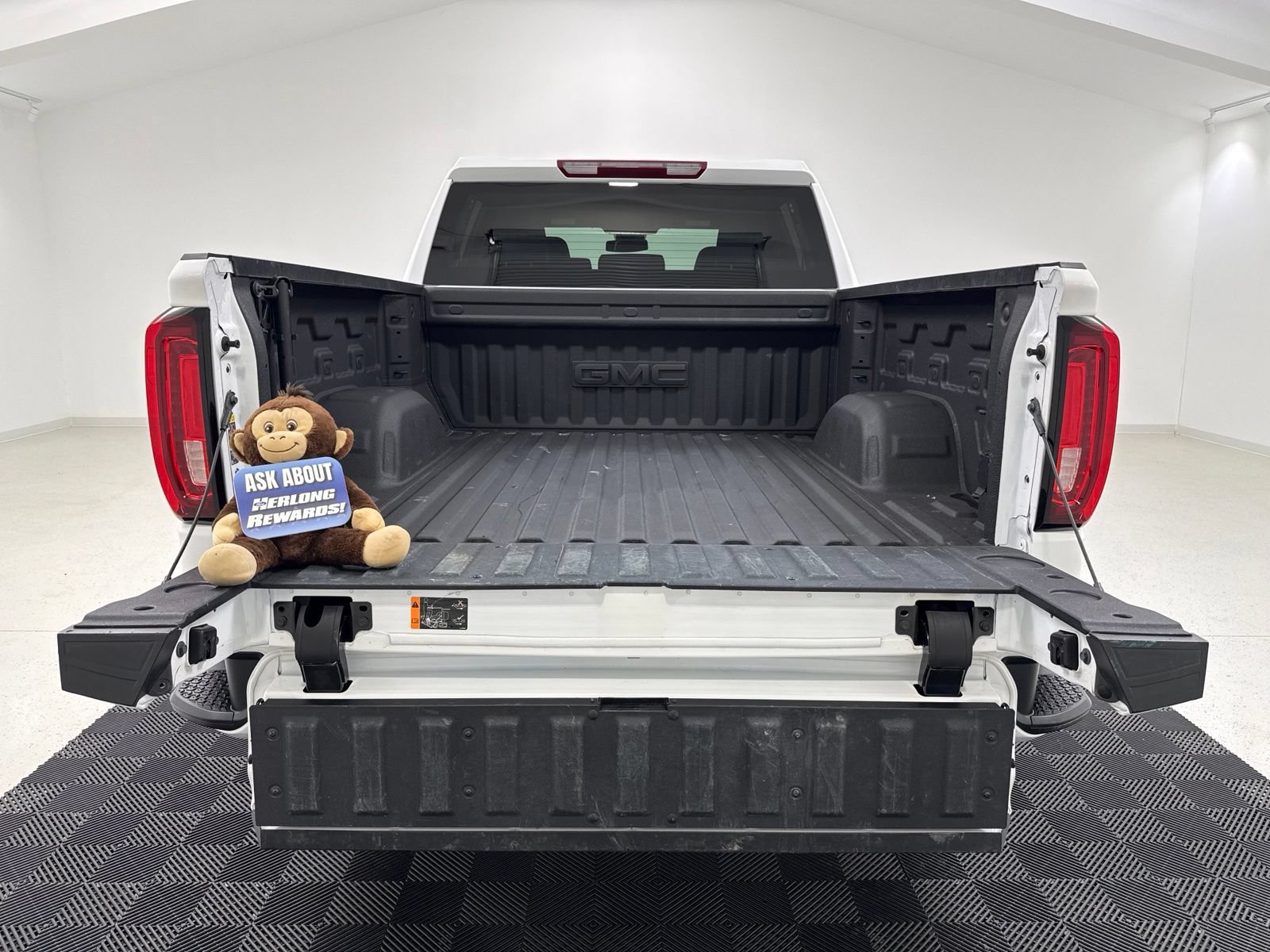 Used 2025 GMC Sierra 1500 AT4 AWD/4WD image 9