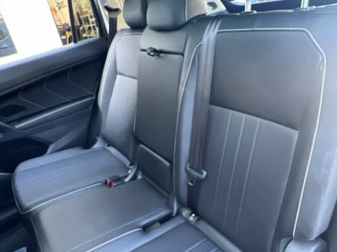 Used 2024 Volkswagen Tiguan SE w/ Panoramic Sunroof Package FWD image 23