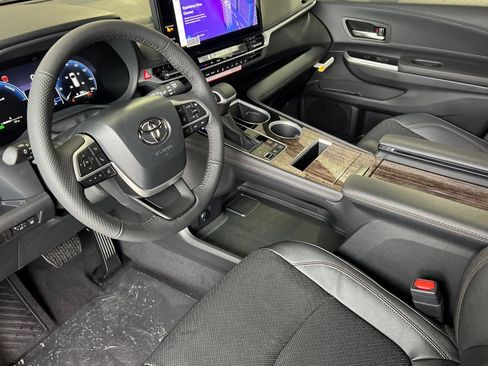 New 2026 Toyota Sienna Limited AWD/4WD image 9