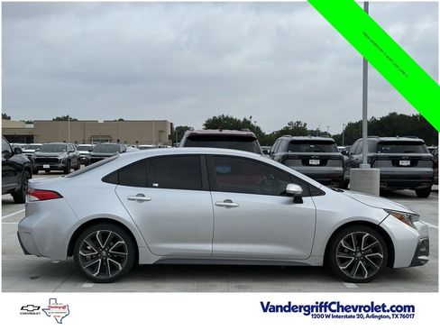 Used 2022 Toyota Corolla SE FWD image 3