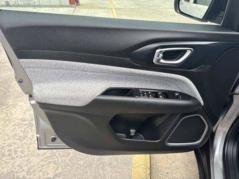 Certified 2022 Jeep Compass Latitude image 18