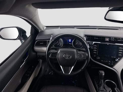 Used 2019 Toyota Camry XLE w/ Sunroof Package image 17