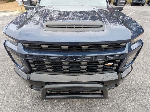 Used 2021 Chevrolet Silverado 2500 Custom w/ Custom Value Package image 12