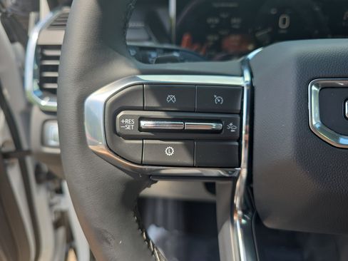 New 2025 GMC Acadia Elevation image 17