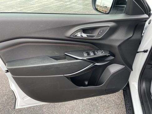 Used 2025 Chevrolet Trax RS w/ Driver Confidence Package image 9