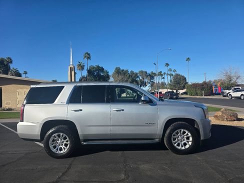 Used 2016 GMC Yukon SLT image 3