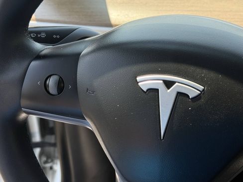 Used 2021 Tesla Model Y Long Range AWD/4WD image 13