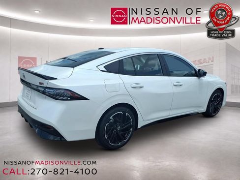 New 2026 Nissan Sentra SR w/ Floor Mat Package FWD image 2