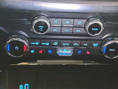 Used 2024 Ford F150 Platinum w/ FX4 Off-Road Package image 23