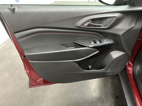 Used 2025 Chevrolet Trax RS w/ Sunroof Package FWD image 18