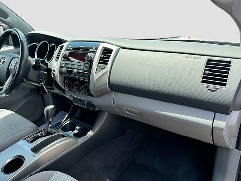 Used 2012 Toyota Tacoma 4x4 Access Cab V6 w/ SR5 Pkg image 31