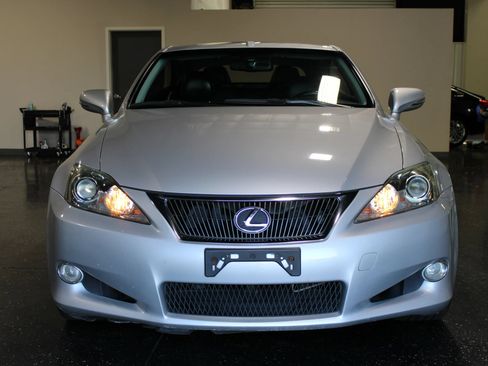 Used 2010 Lexus IS 350C w/ Luxury Pkg RWD image 8