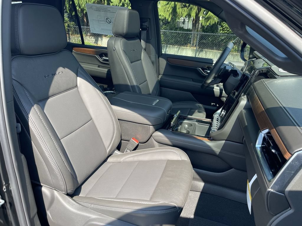 New 2026 GMC Yukon Denali w/ Sun & Power Step Package AWD/4WD image 29