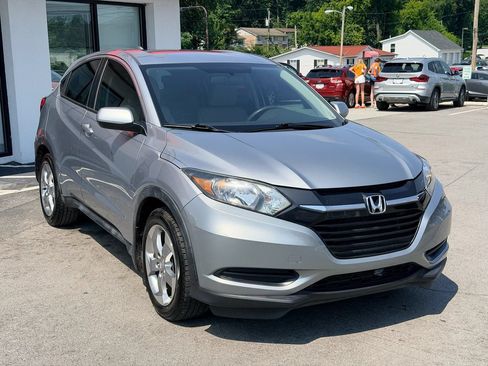 Used 2017 Honda HR-V LX image 8