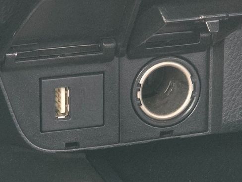 Used 2024 Toyota Camry SE image 29