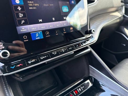 Used 2023 Jeep Wagoneer L Series II AWD/4WD image 28