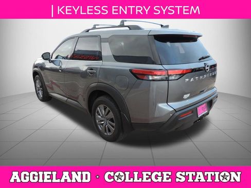 Used 2025 Nissan Pathfinder SV w/ SV Premium Package image 6