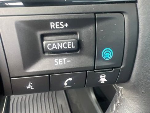 Used 2021 Nissan Rogue Platinum FWD image 27