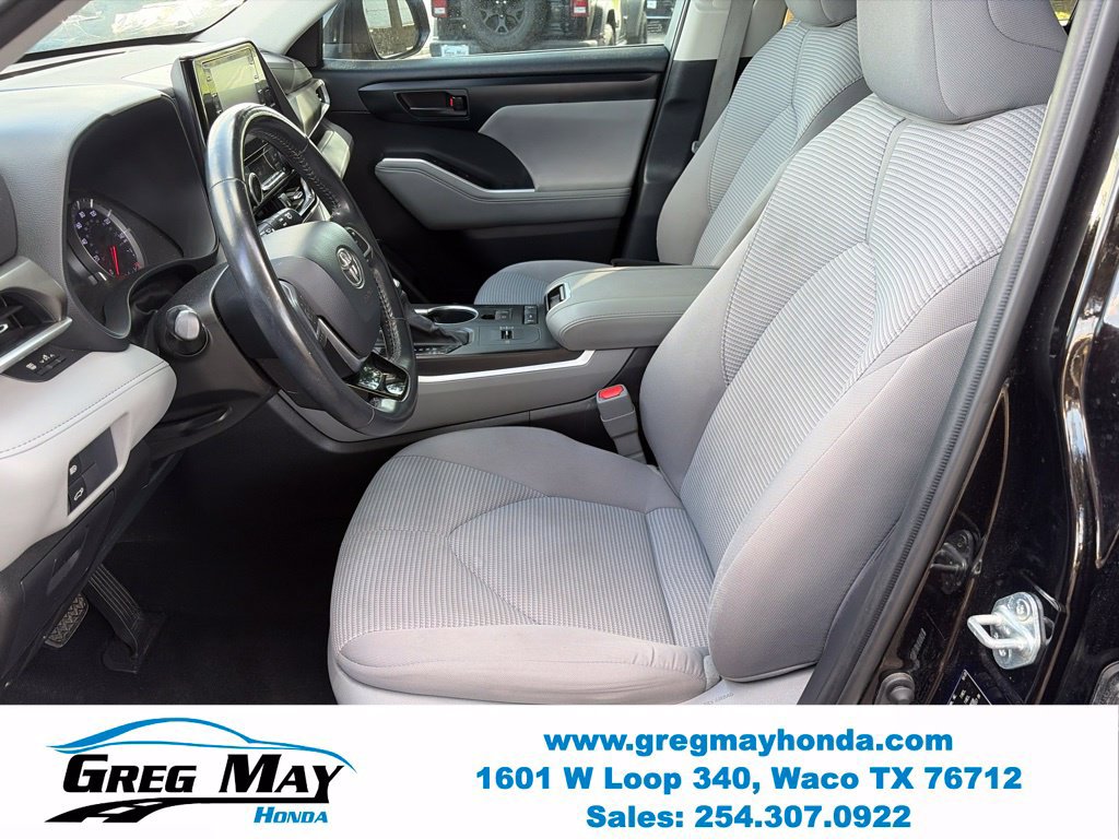 Used 2021 Toyota Highlander LE FWD image 25