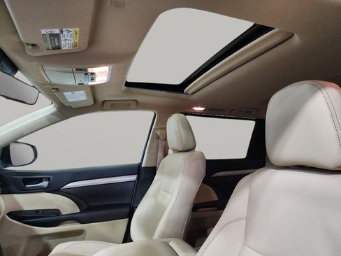 Used 2018 Toyota Highlander XLE image 31