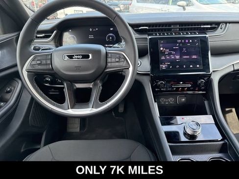 Used 2025 Jeep Grand Cherokee Laredo X AWD/4WD image 24