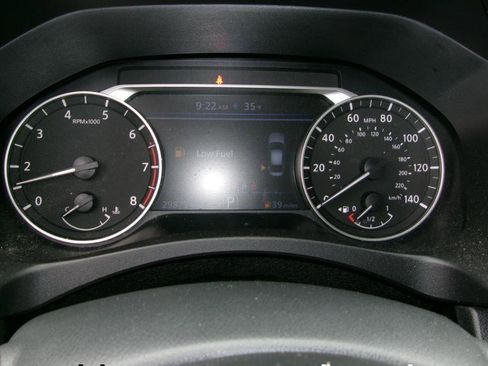 Used 2024 Nissan Altima 2.5 SV FWD image 14